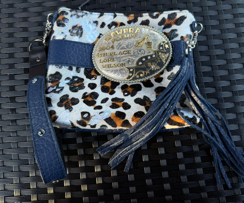 Buckle wristlet with strap
