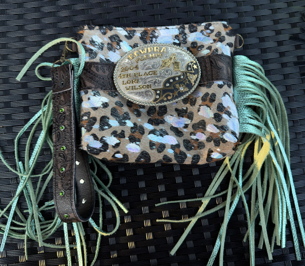 Buckle wristlet