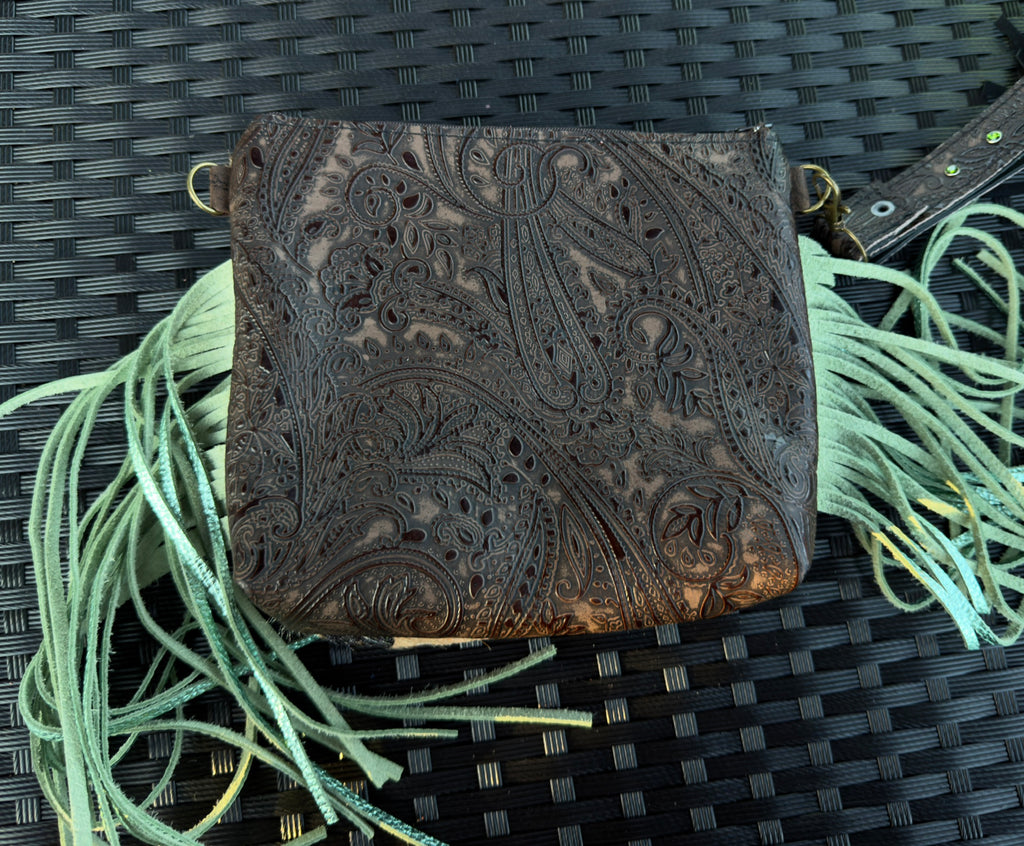 Buckle wristlet